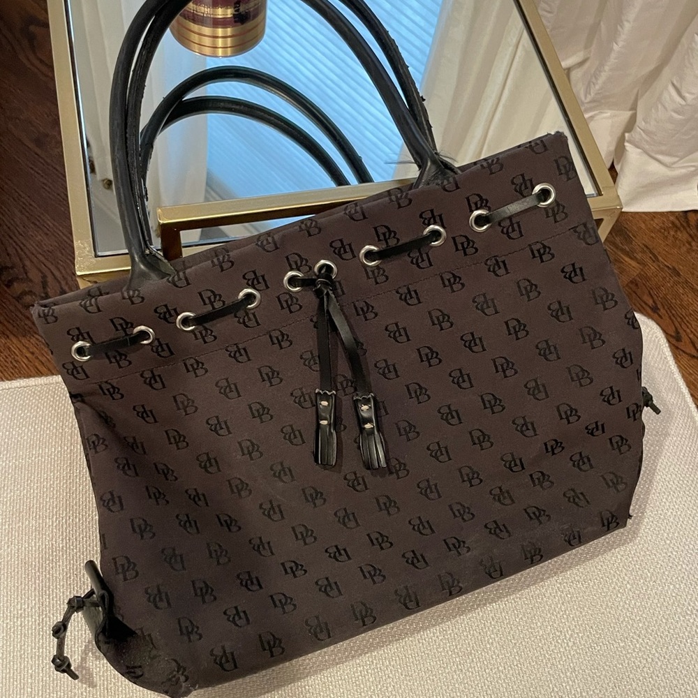 Dooney & Bourke black signature tote